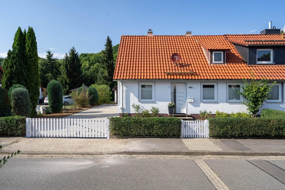 Property building, Day, Street view