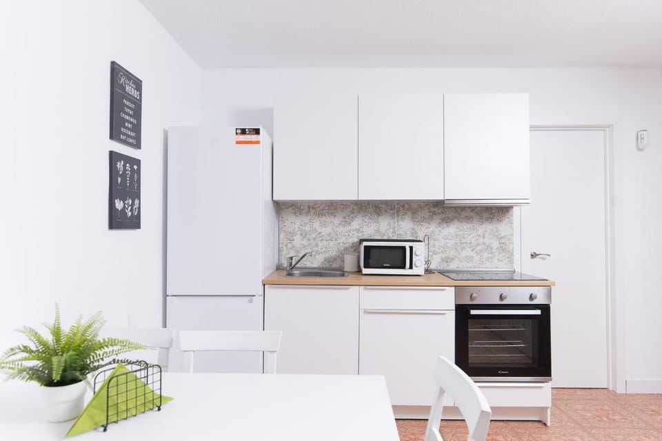 Kitchen or kitchenette, minibar, pet friendly, stove, toaster, kitchen