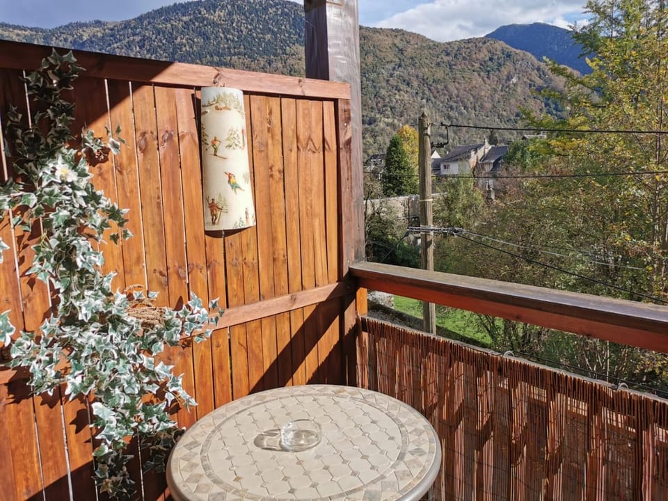 View (from property/room), Balcony/Terrace, Mountain view