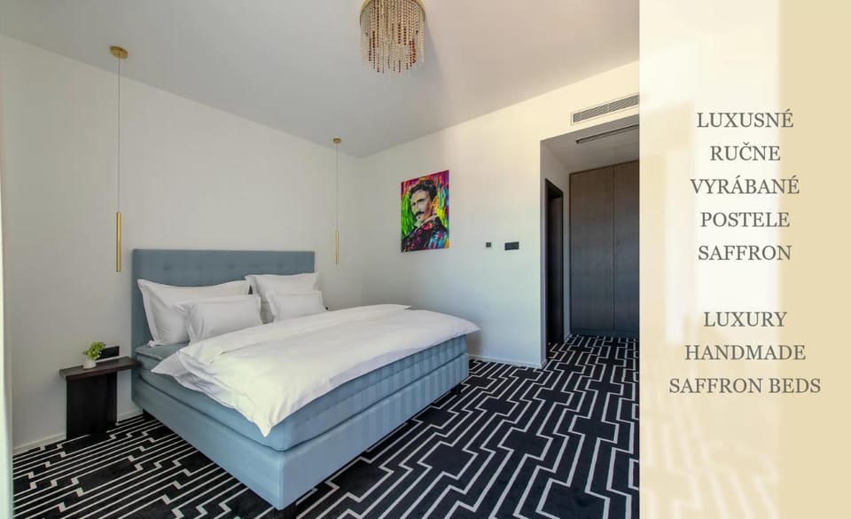 Photo of the whole room, Bedroom, Text overlay