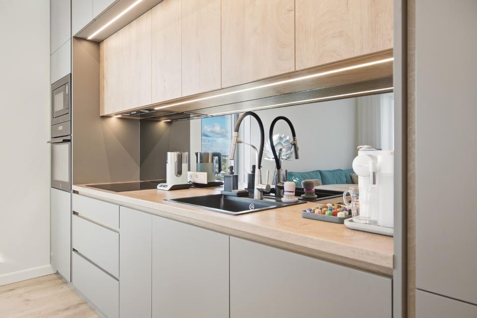 Coffee/tea facilities, microwave, stove, kitchen