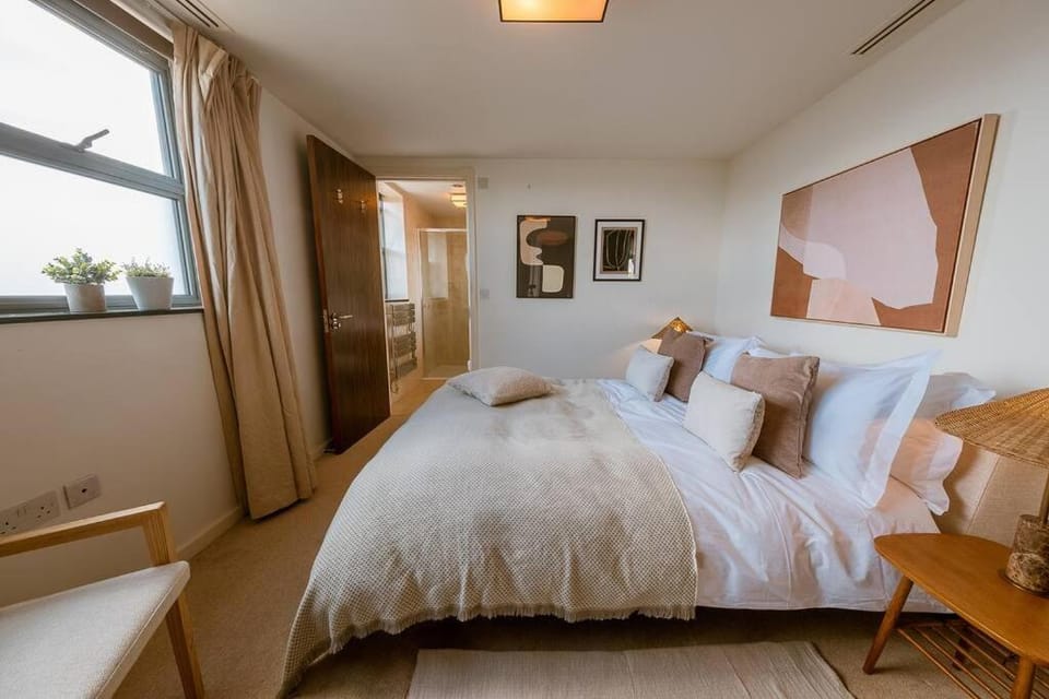Penthouse. Roof Terrace. Shoreditch. AC Apartment in London Borough of Islington