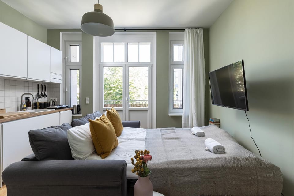 Bed, TV and multimedia, Kitchen or kitchenette, Living room