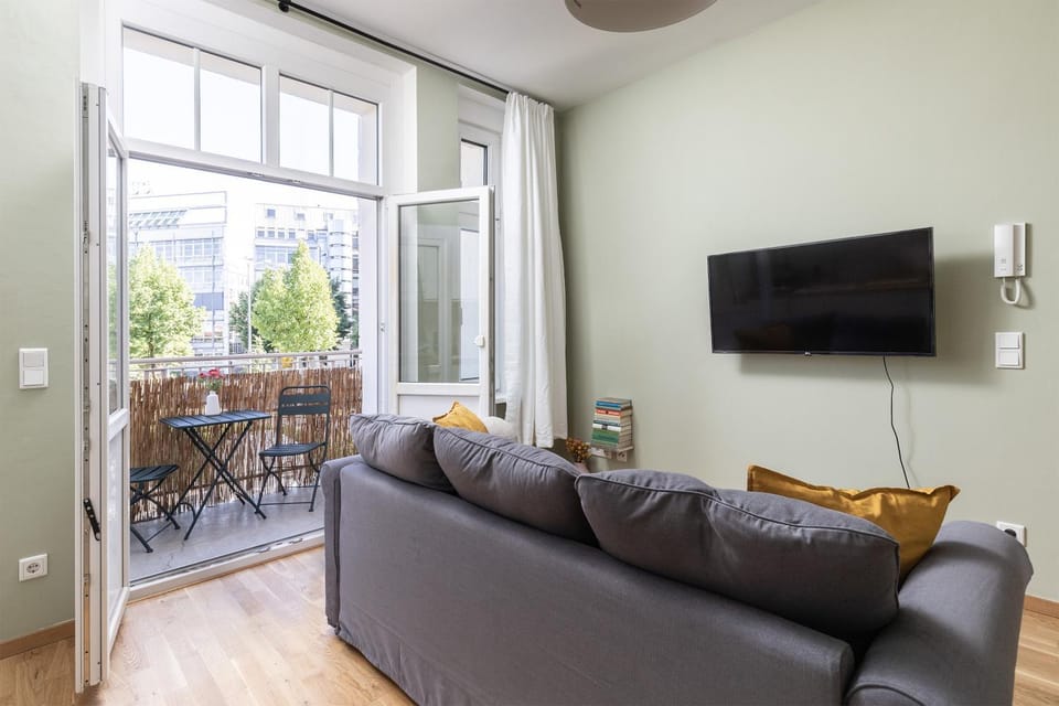 Communal lounge/ TV room, TV and multimedia, Living room, Evening entertainment