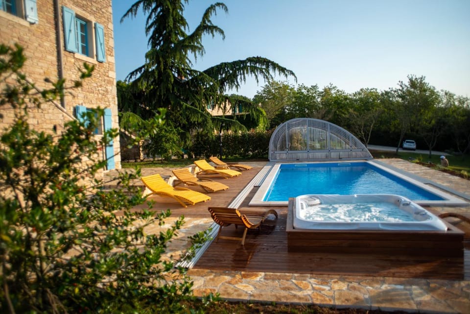 Hot Tub, Swimming pool
