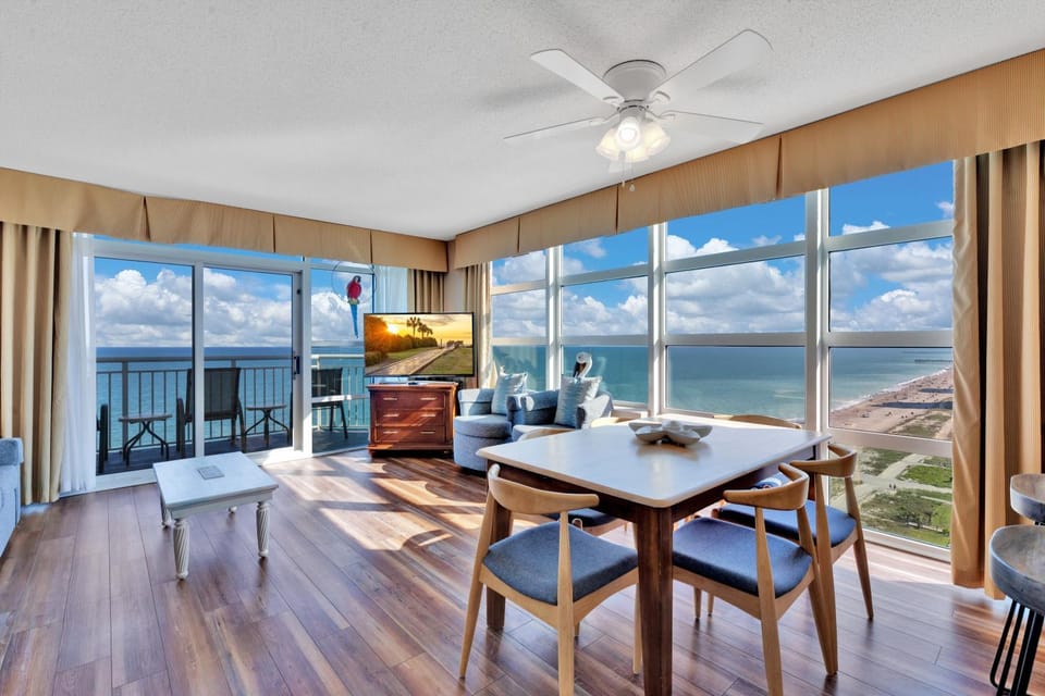 Living room, Dining area