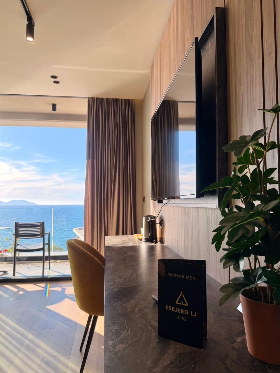 Communal lounge/ TV room, Natural landscape, View (from property/room), Balcony/Terrace, Seating area, Sea view