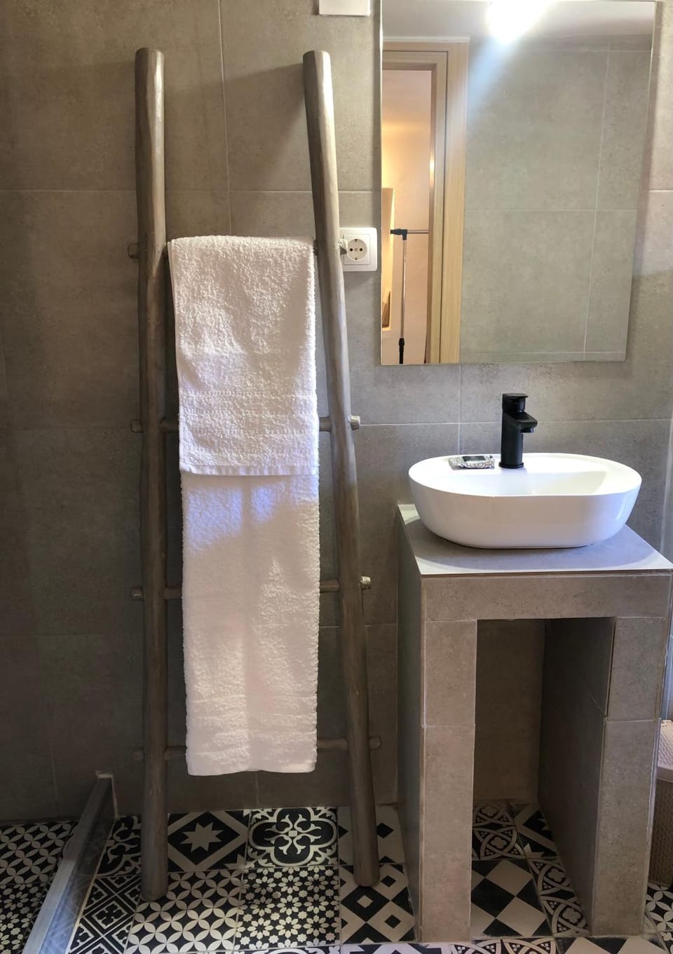 Shower, Bathroom, towels