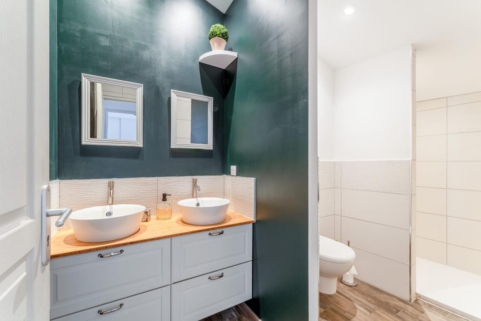 Bathroom, Living room