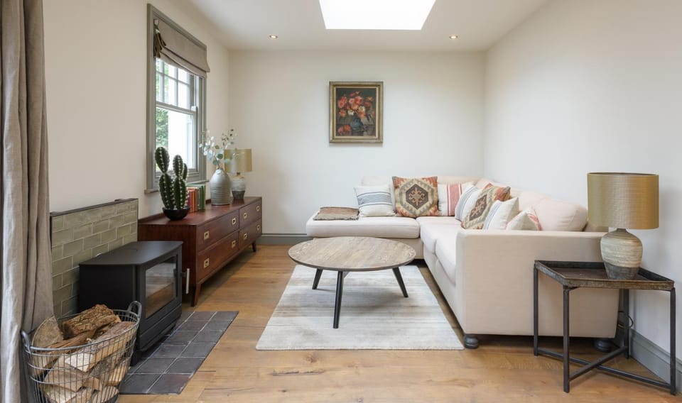 Pet-Friendly Luxury Home The Butler Collection House in Brighton