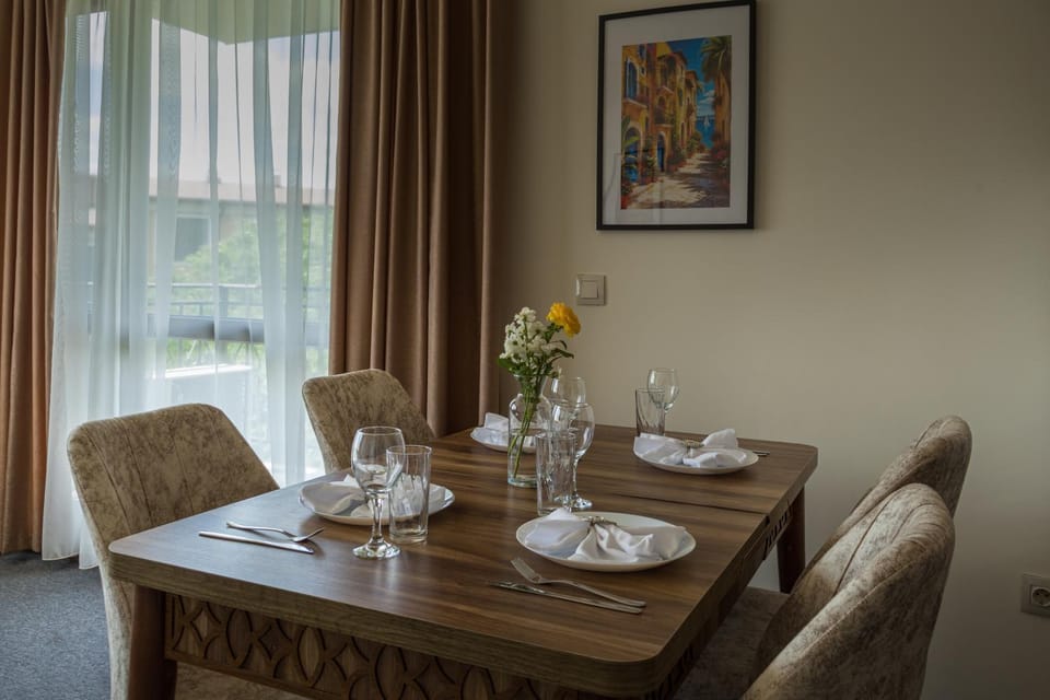 Blue Horizon Family Suite - Top Floor Sea View Apartment in Varna