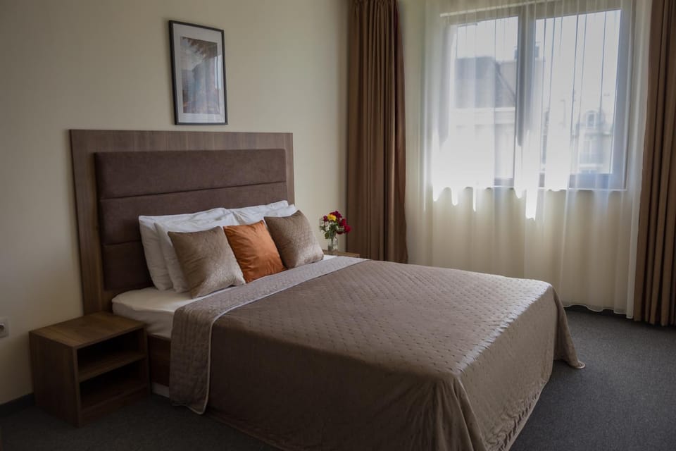 Blue Horizon Family Suite - Top Floor Sea View Apartment in Varna
