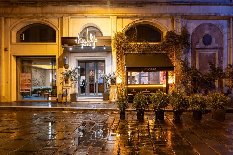 Facade/entrance