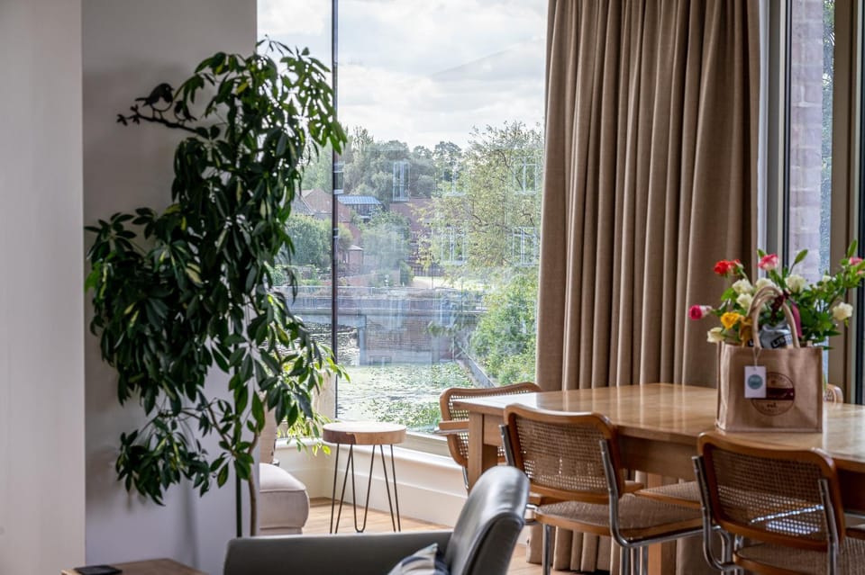 Dining area, City view