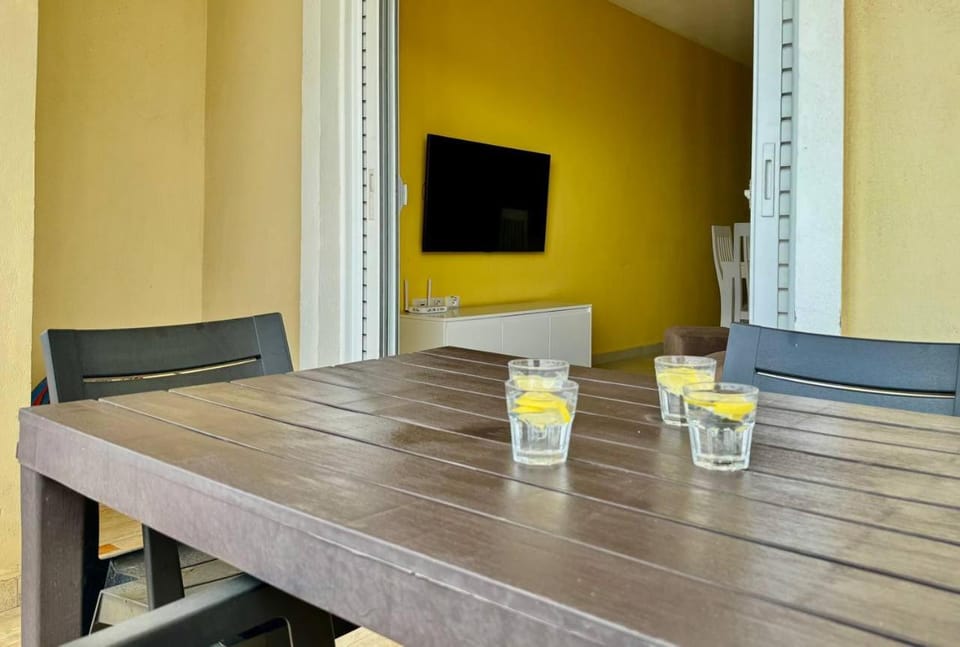 Food and drinks, Dining area, Drinks