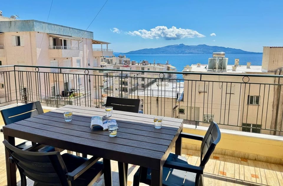 Day, Balcony/Terrace, Dining area, City view