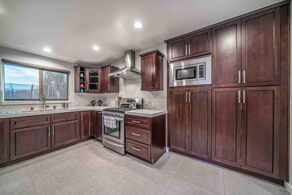 Luxury house pool & Spa 10 mins from Hollywood & Universal Studios House in North Hollywood