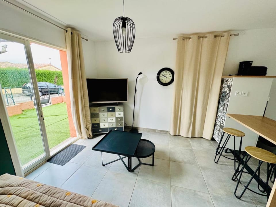 Studio avec extérieur ombragé Apartment in Provence-Alpes-Côte d'Azur
