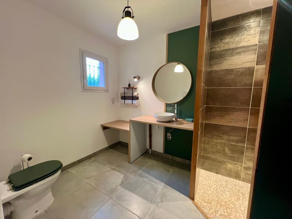 Studio avec extérieur ombragé Apartment in Provence-Alpes-Côte d'Azur