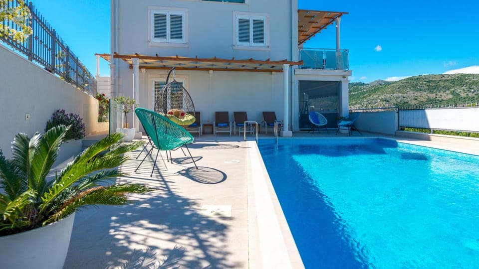 Property building, Swimming pool, Swimming pool