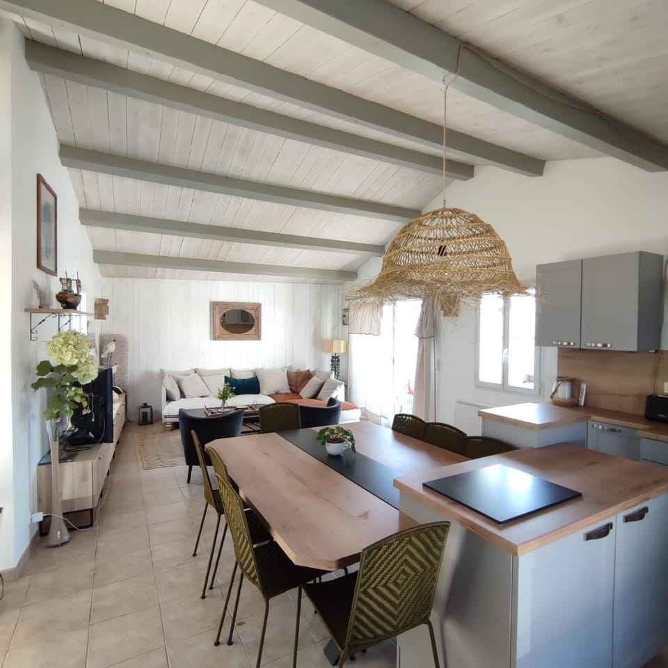 LE PATIO chaleureuse maison à 150 mètres de la mer House in Nouvelle-Aquitaine