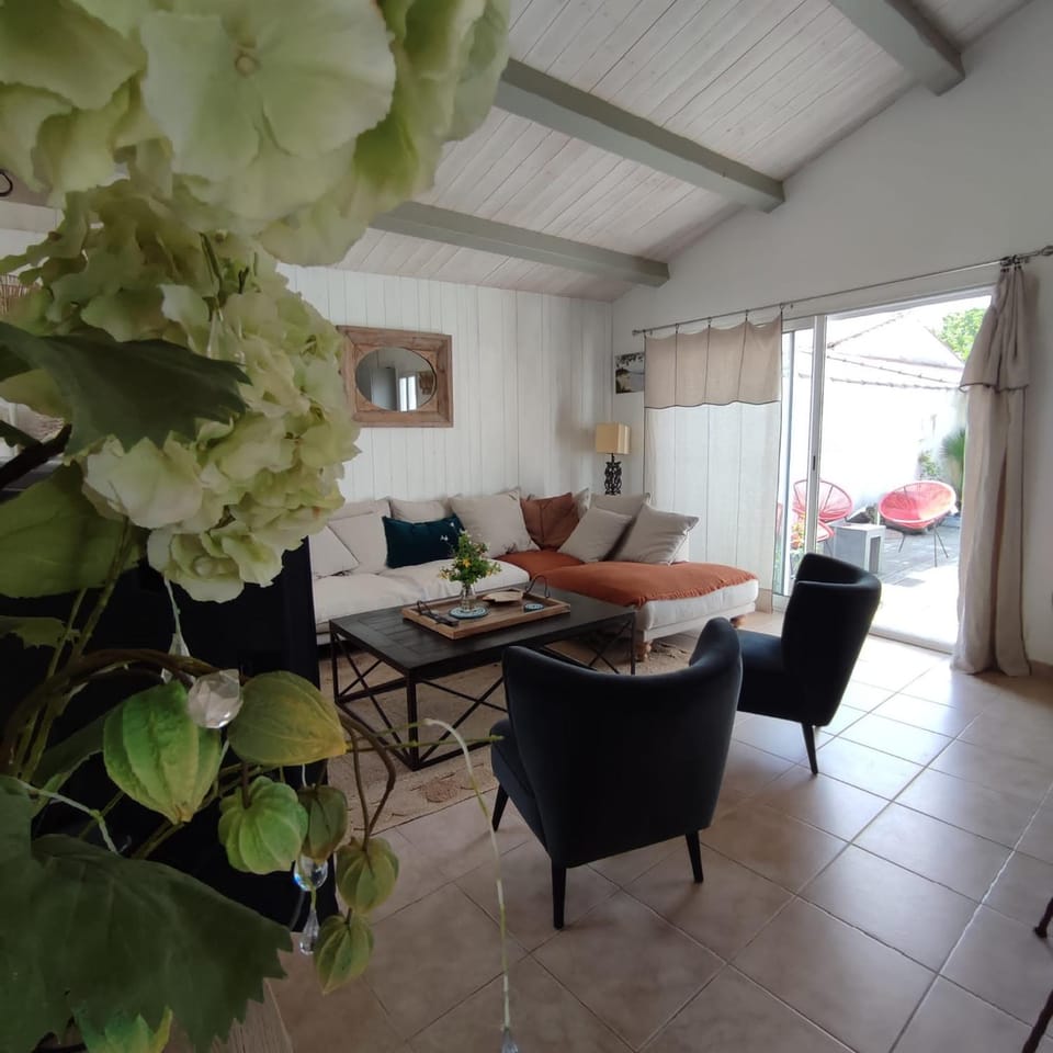 LE PATIO chaleureuse maison à 150 mètres de la mer House in Nouvelle-Aquitaine
