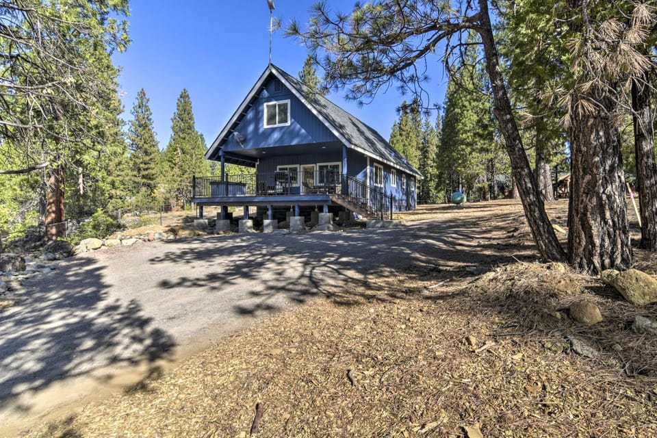 Home Near Lake Almanor, half Mile to Boat Launch! House in Lake Almanor West