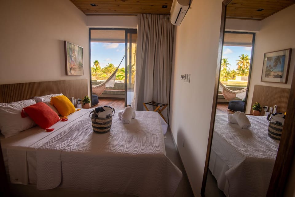 Bed, Photo of the whole room, towels