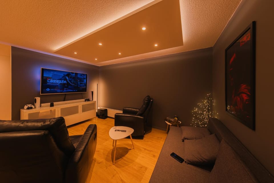 Communal lounge/ TV room, TV and multimedia, Living room