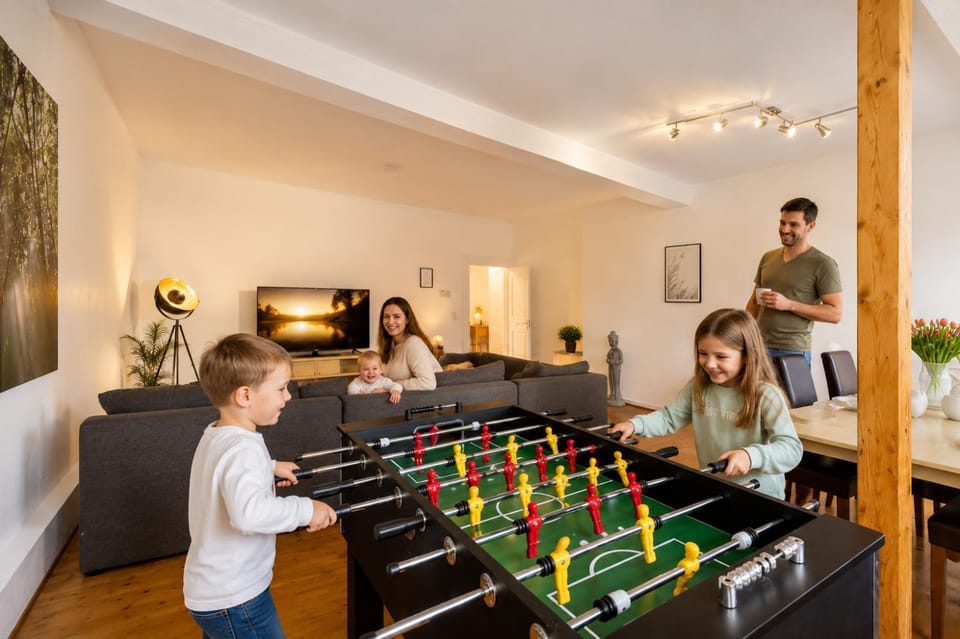 Communal lounge/ TV room, People, Game Room, Living room, Evening entertainment, children, Family