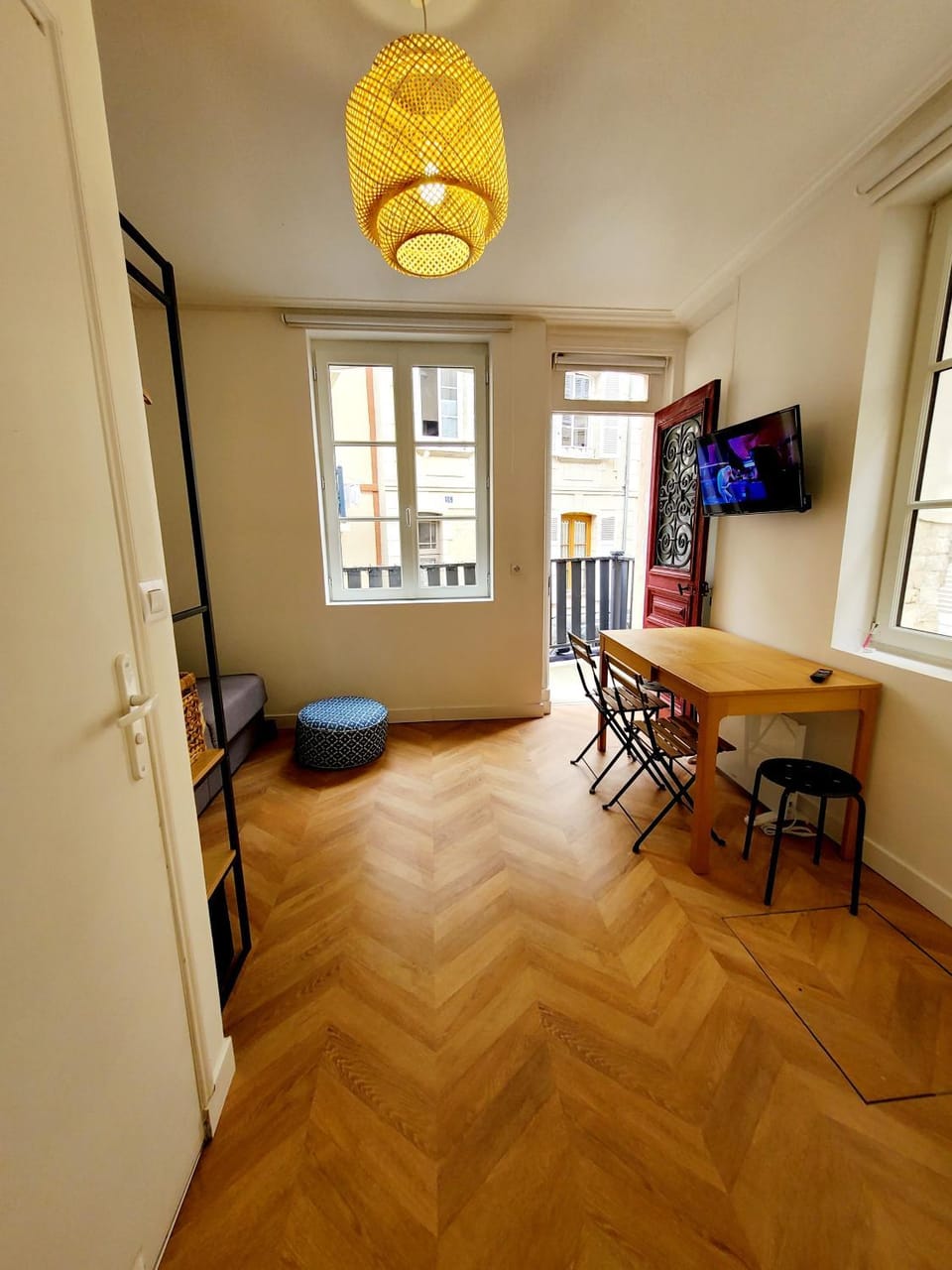 Studio Jeannette avec Balcon et juste à 130 metres Plage ! Plein Centre ! Wifi - Draps Serviettes inclus ! Apartment in Deauville