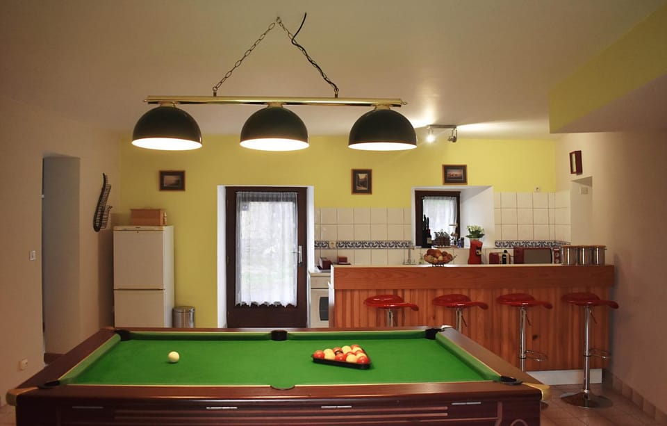 Billiard, Dining area