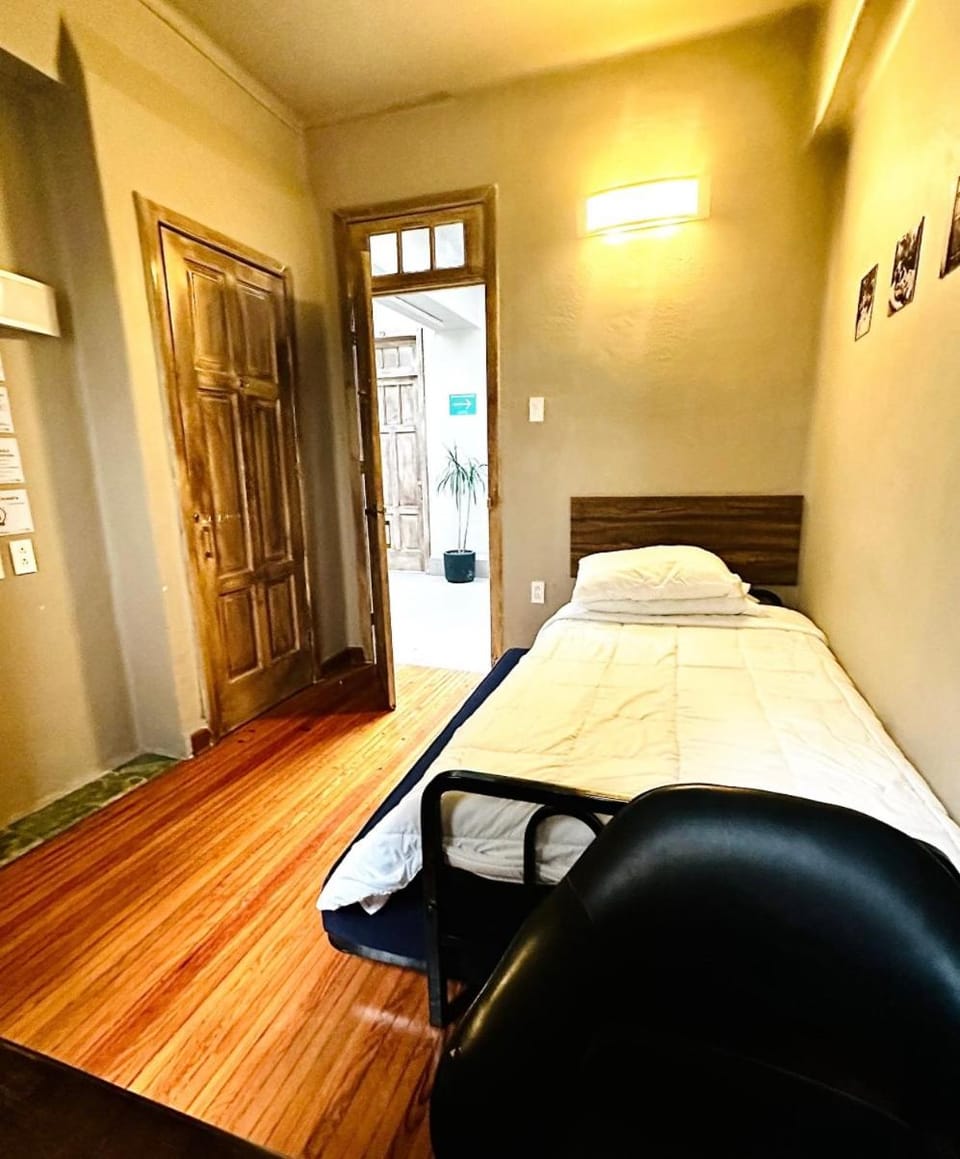 FRONTERA 49 Roma Norte Hostal Hotel in Mexico City