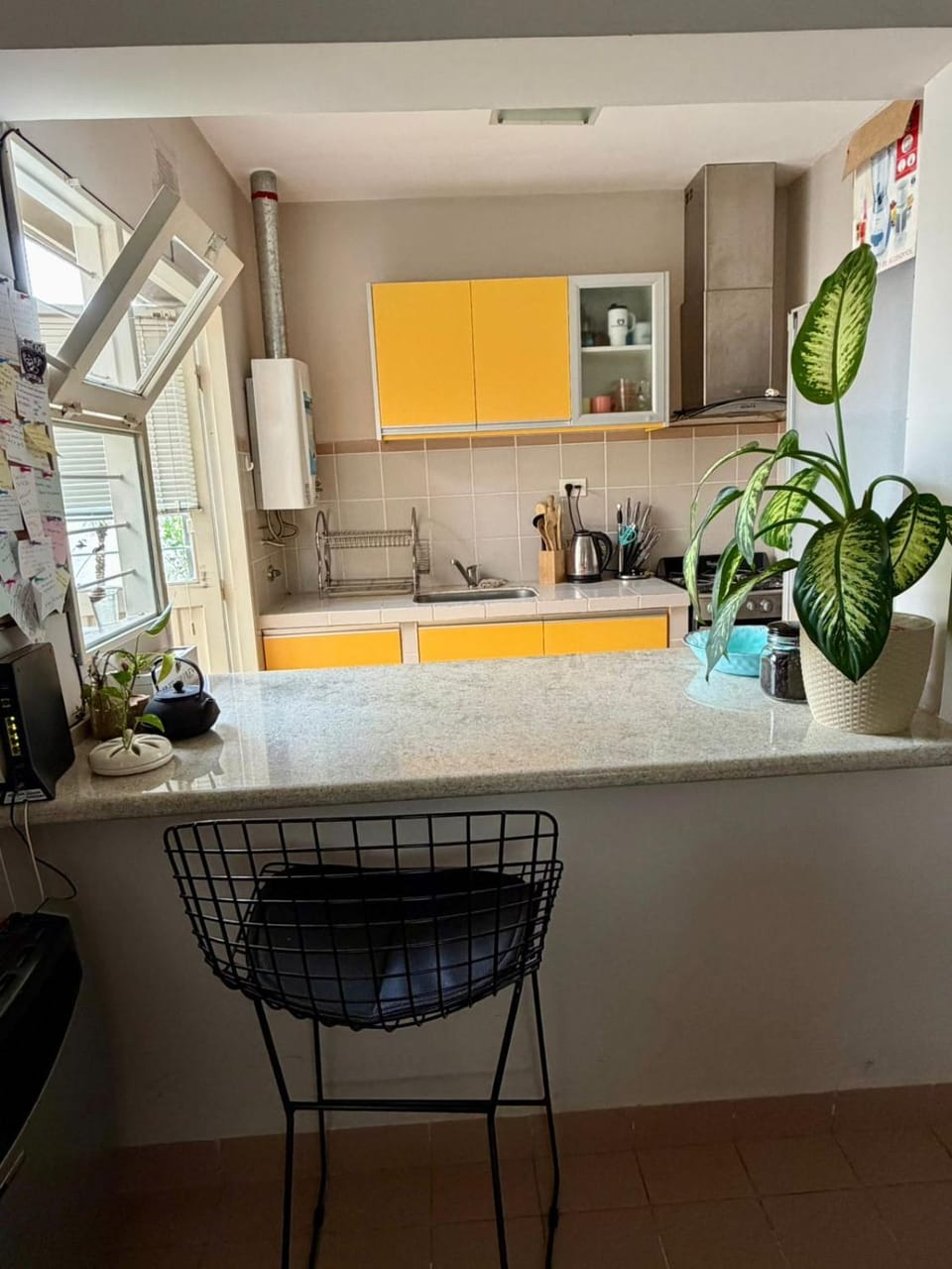 Kitchen or kitchenette, minibar, stove