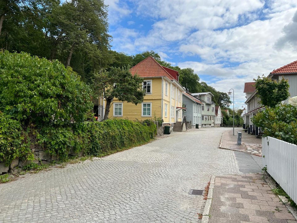 Property building, Neighbourhood