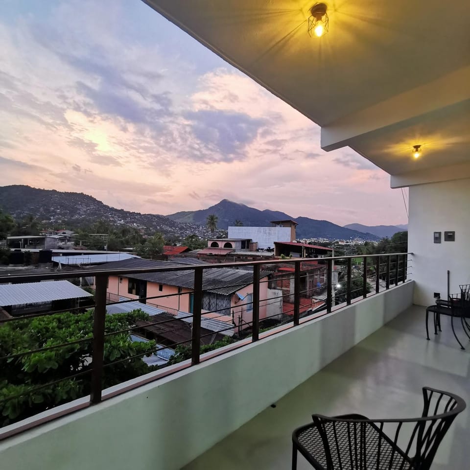 Large and comfy apartment, near DT and Principal Beach! Apartment in Zihuatanejo
