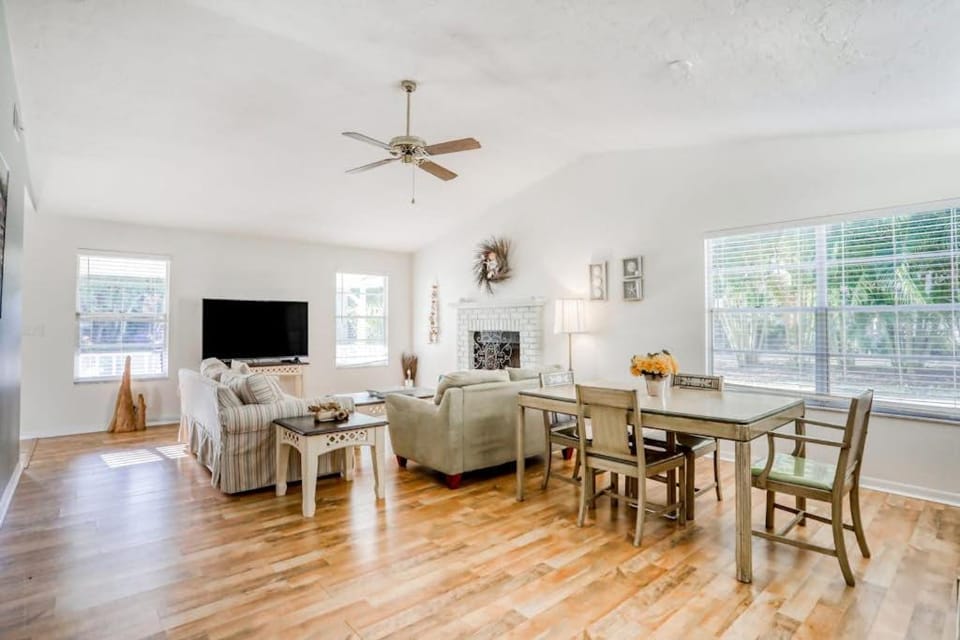 Manatee River House House in Bradenton
