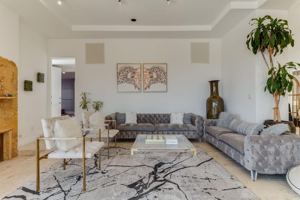 Living room, Seating area