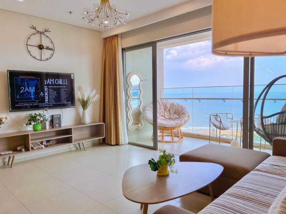 Communal lounge/ TV room, Living room, Photo of the whole room, Evening entertainment, Sea view