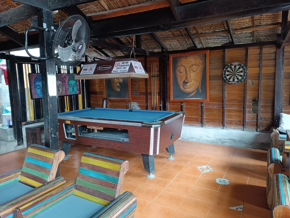 Billiard, Game Room