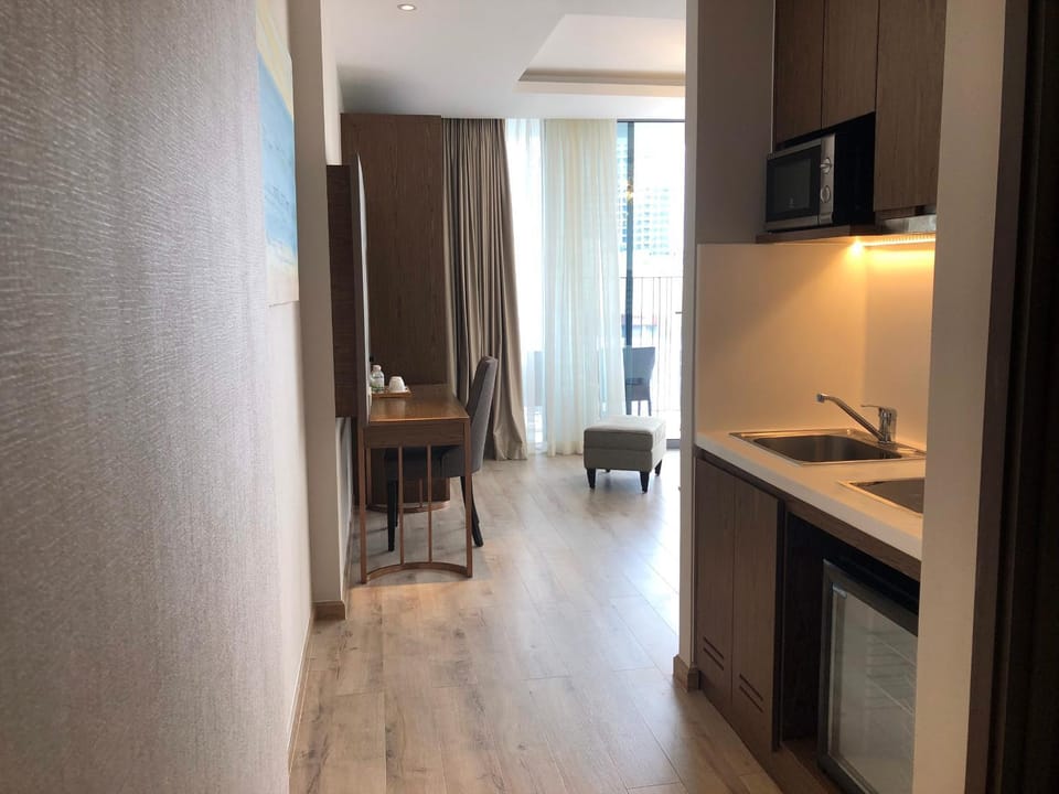TV and multimedia, Coffee/tea facilities, Kitchen or kitchenette, Dining area, minibar