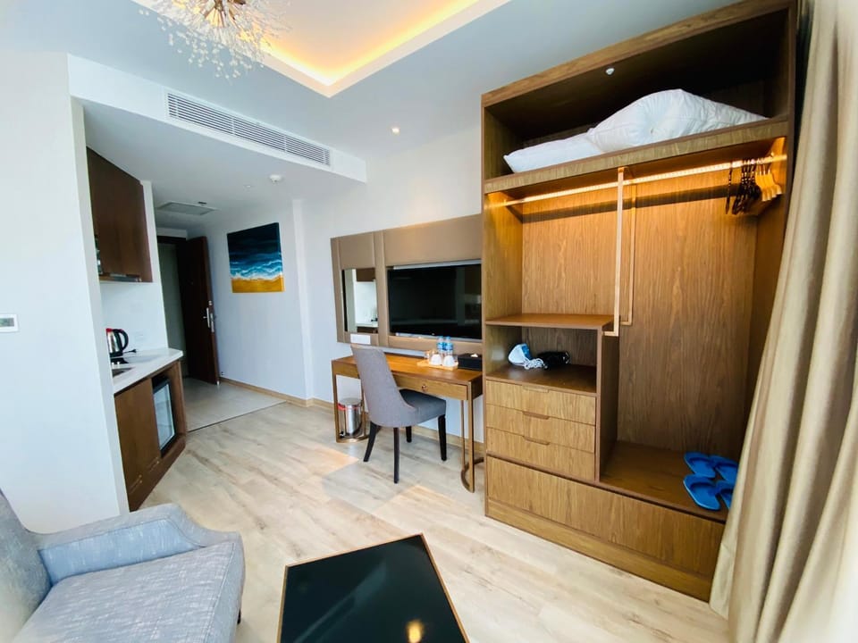 TV and multimedia, hair dresser, wardrobe