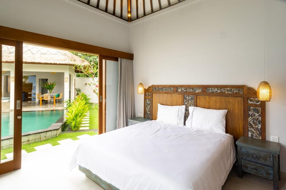 Bed, Photo of the whole room, Bedroom, Pool view