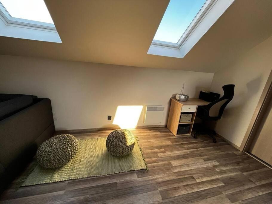 Příjemný podkrovní byt s parkováním na pozemku. Apartment in South Moravian Region