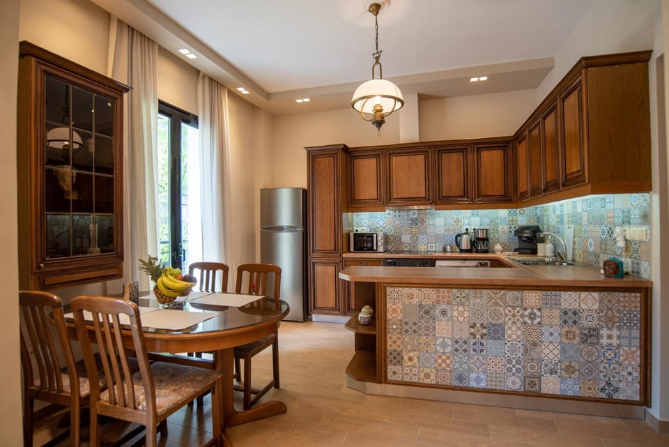 Kitchen or kitchenette, Dining area, dishwasher, minibar, pet friendly, stove