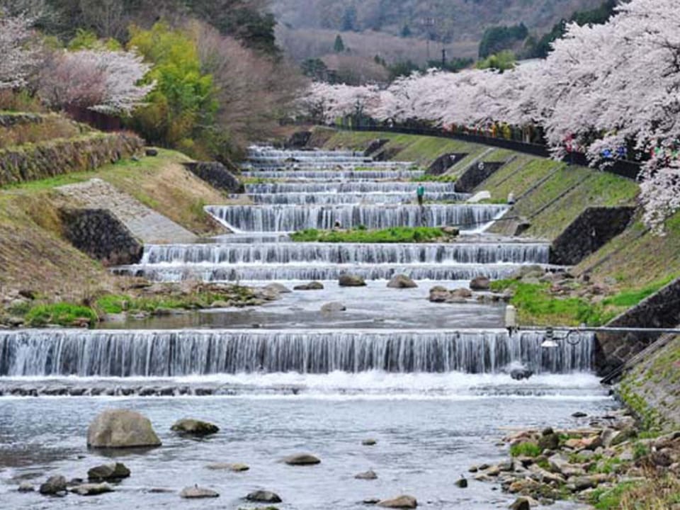 Nearby landmark, Spring, Natural landscape