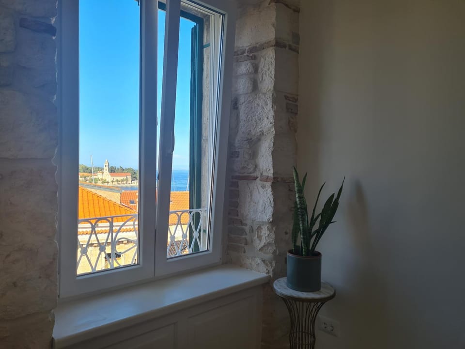 Apartment Tomazina (seaview,central, heritage) Apartment in Vis