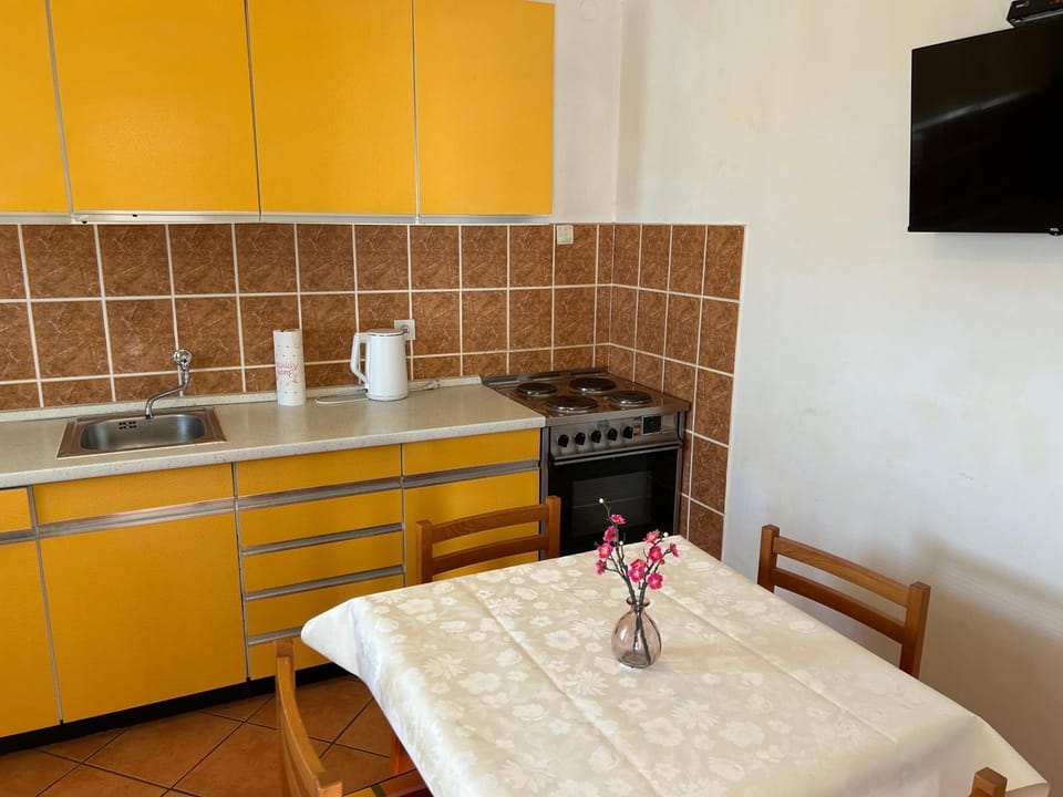 TV and multimedia, Kitchen or kitchenette, Dining area