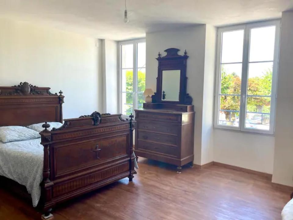 Town house Aulnay, walk to bars/restaurants House in Nouvelle-Aquitaine