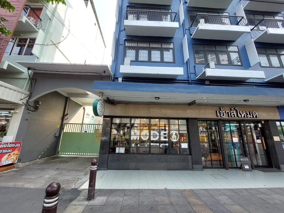 Property building, Facade/entrance, Area and facilities